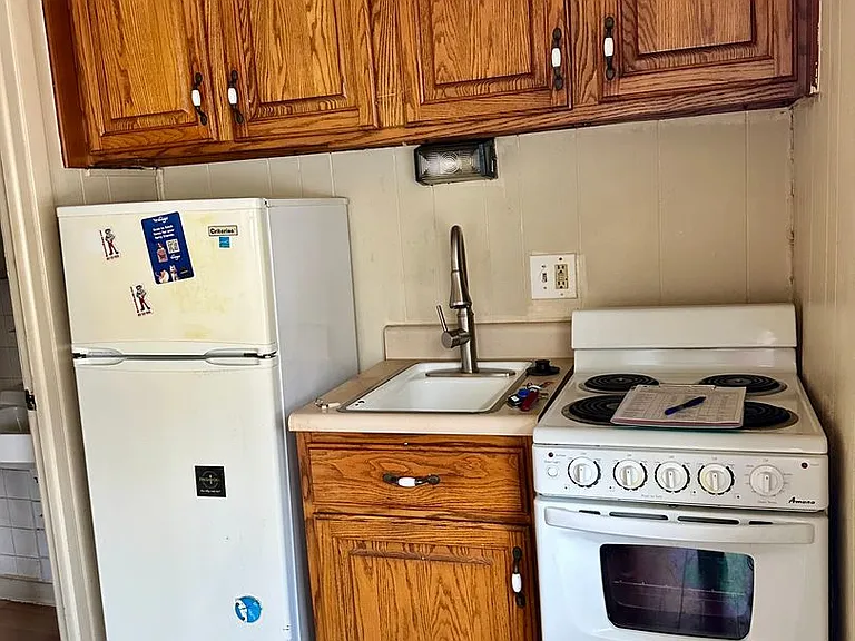 1709 W 8th St — Photo 3