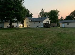 17483 Swisher Hill Rd, Dewitt, IL 61735