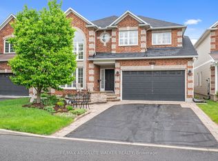 245 Lucinda Cres, Ottawa, ON K1W0A1