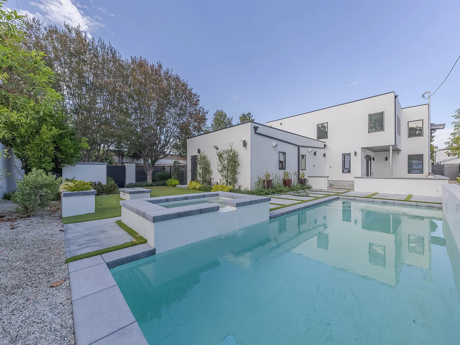 4557 Camellia Ave — Photo 2