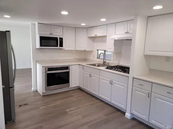 5228 Whispering Creek Drive, Santa Rosa, CA 95403