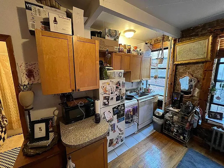 202 E 7th St #2F — Photo 4