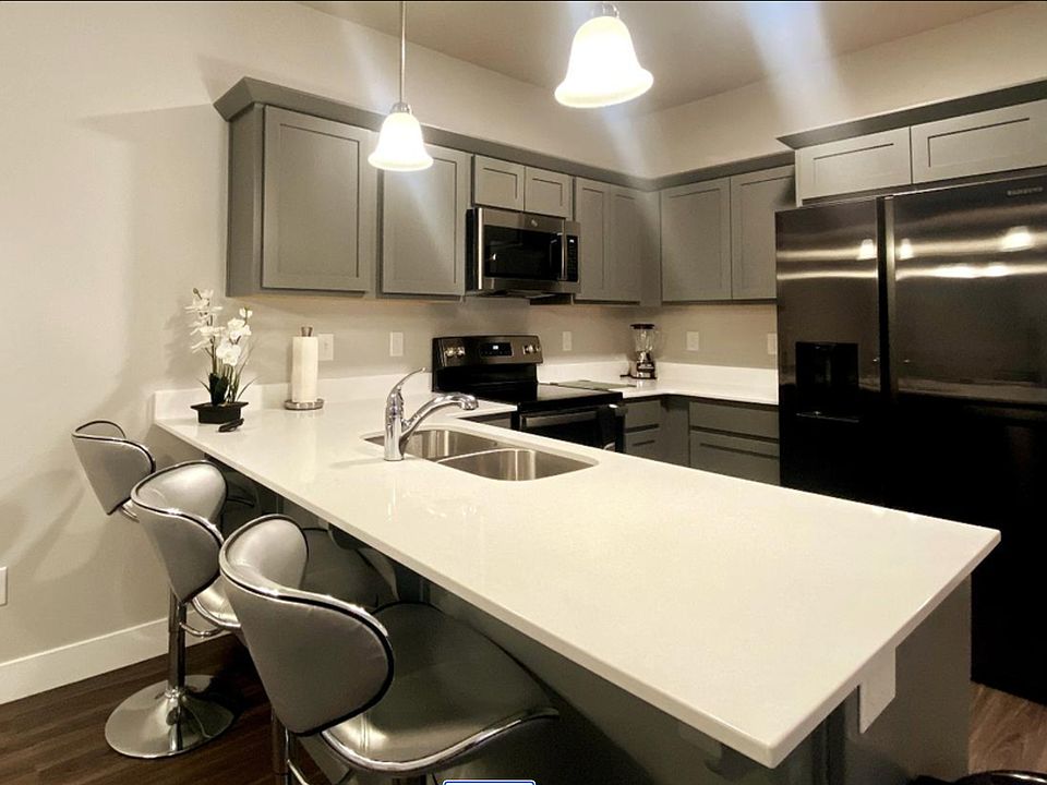 Kitchen with Island