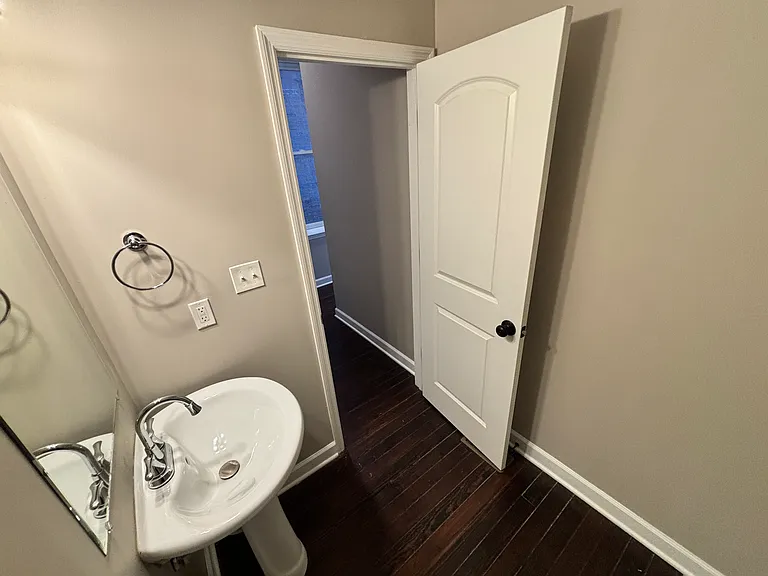 2253 Indiana Ave — Photo 12