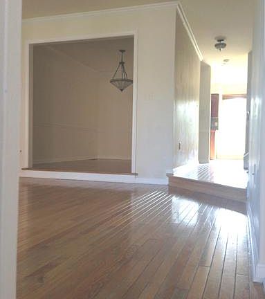 2nd image of 10135 Turnberry Pl