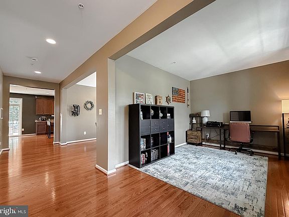 4th image of 43968 Swift Fox Dr