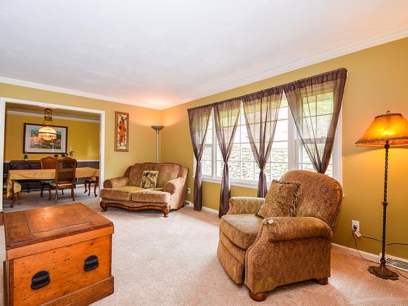 3rd image of 3422 Lakeland Dr