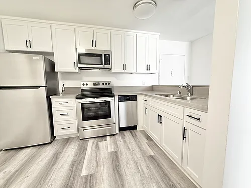 827 Gramercy Dr Photo 1