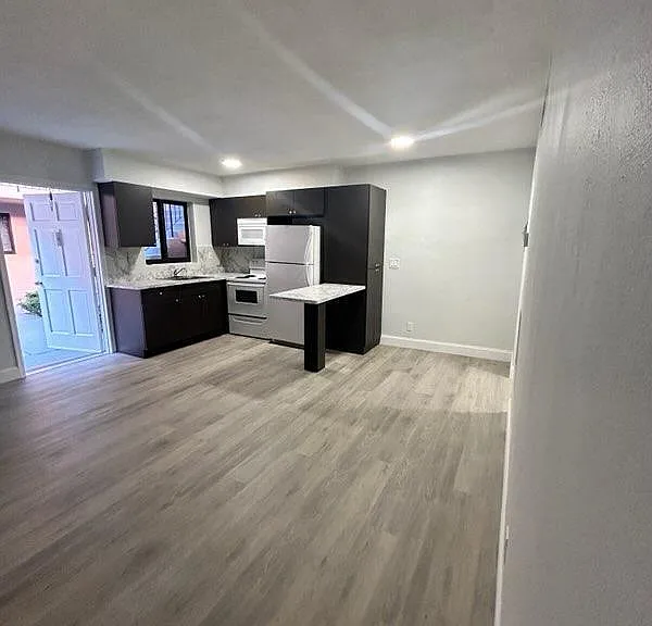 2545 Taft St #104 — Photo 10