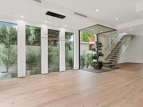 2nd image of 3523 Greenwood Ave