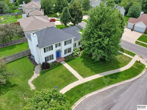 2820 Crown Pointe Rd, Lincoln, NE 68506