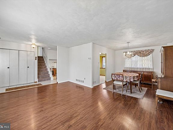 3rd image of 3307 Sweetbriar Pl
