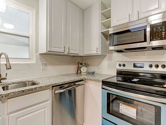 4th image of 926 Townsend Blvd