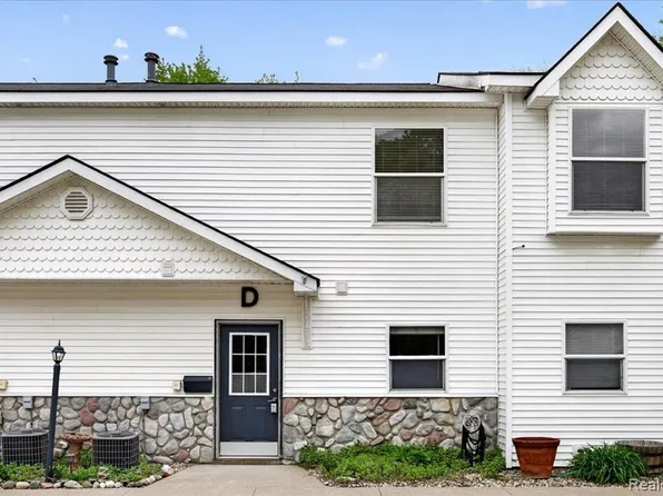 48 Broadway St APT D, Oxford, MI 48371