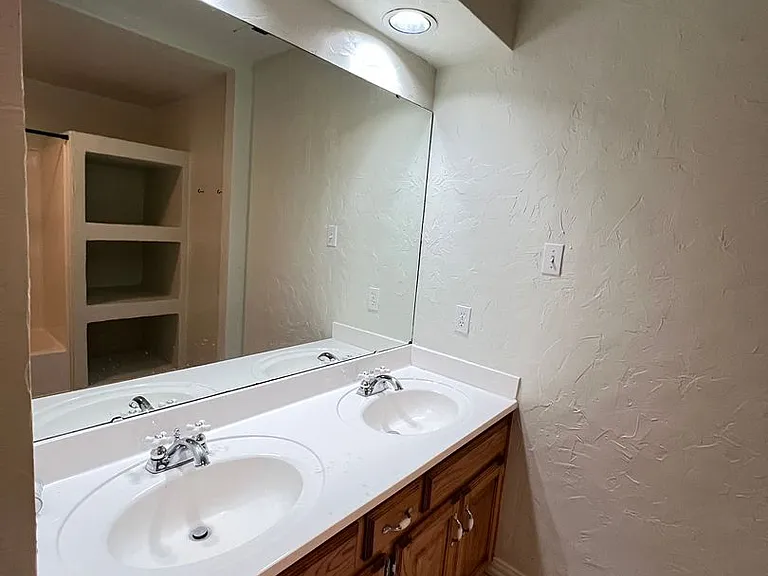 2312 Blue Cypress Dr — Photo 32