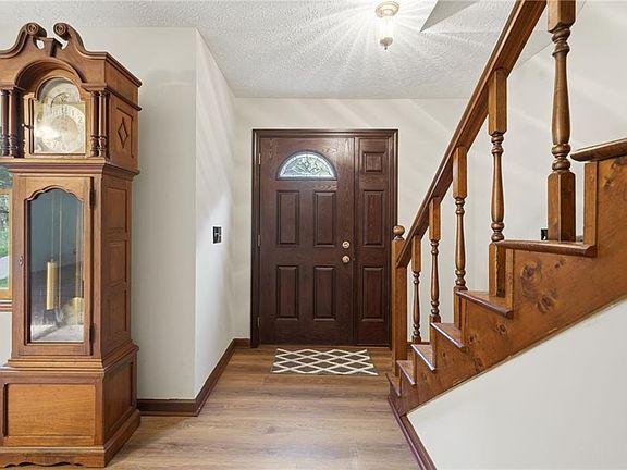 4th image of 190 Lori Ln