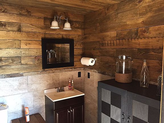 Outdoor 1/2 bath