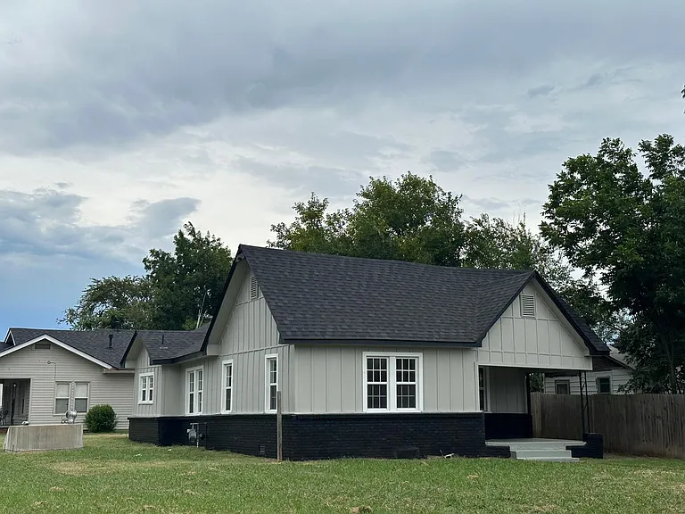 104 W Emmett St — Photo 1
