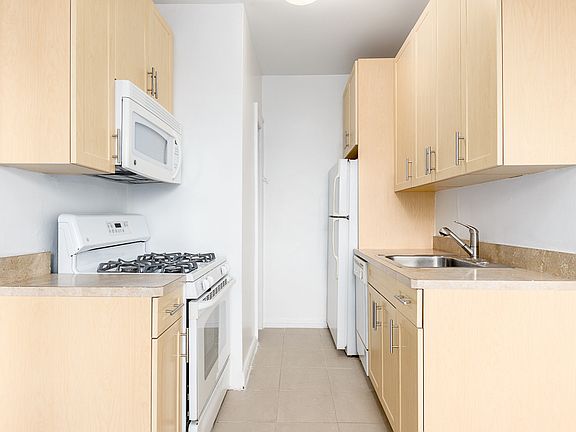 5th image of 4309 47th Ave #5K