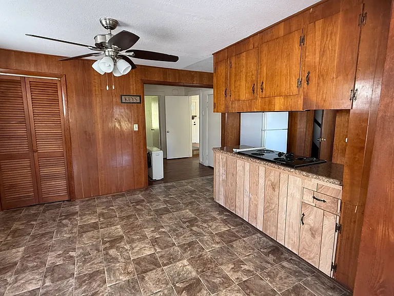 121 Bryson Ave — Photo 10