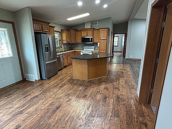 5th image of 507 5th St W