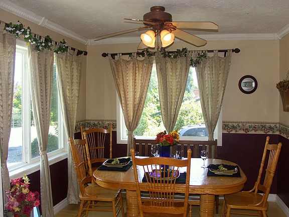 Dining room w/ crown molding and custom bamboo inlay