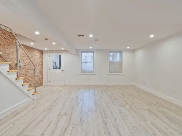 47 Poplar Street image 2 of 17