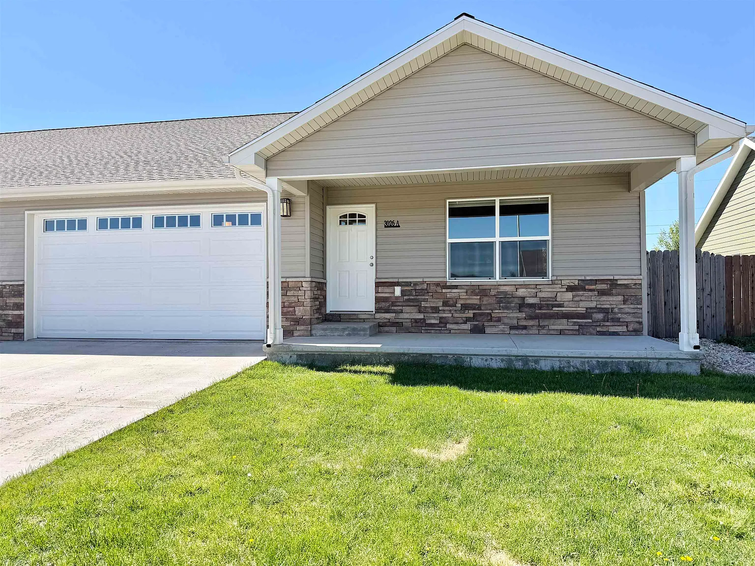 3 bed, 2.0 bath, 1229 sqft, $1,900 — Photo 1