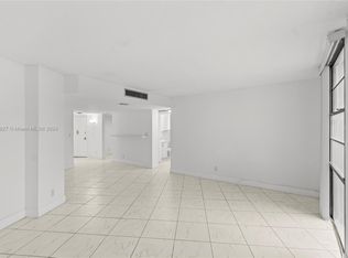 20500 W Country Club Dr APT 202, Aventura, FL 33180