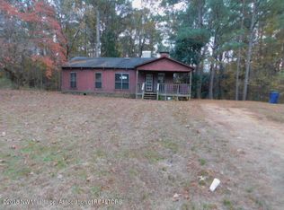 670 Oakview Dr, Como, MS 38619