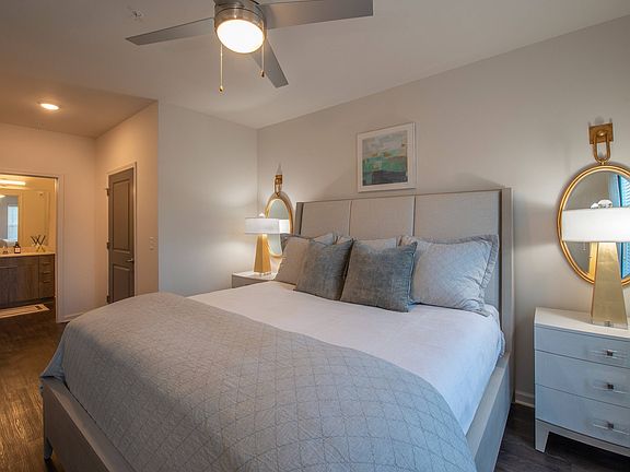 Bedroom with En-Suite Bathroom