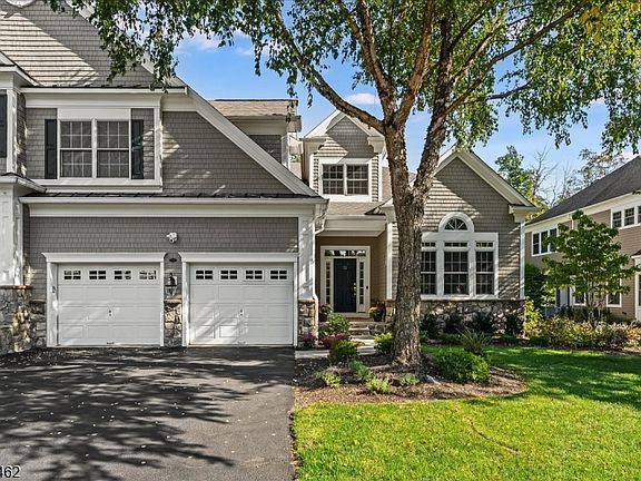 2nd image of 32 Tillou Road West