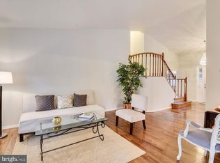 9375 Robnel Pl, Vienna, VA 22182