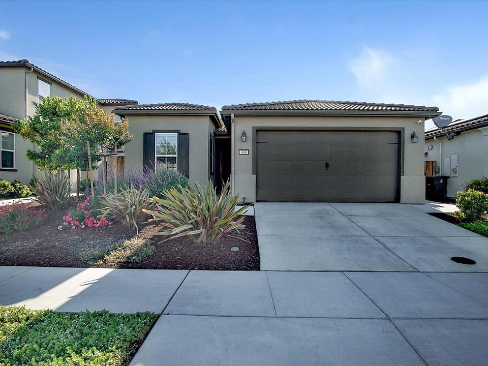 1st image of 440 Alicante Dr