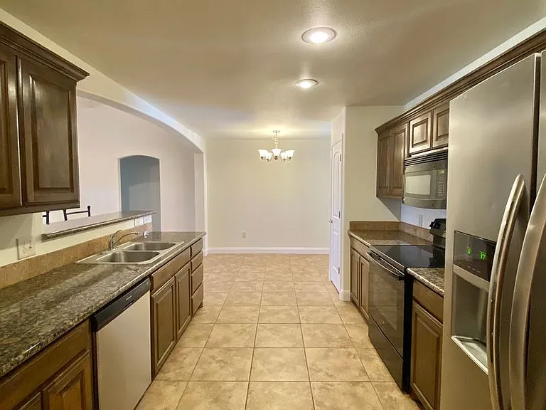 4804 Harvard St — Photo 4