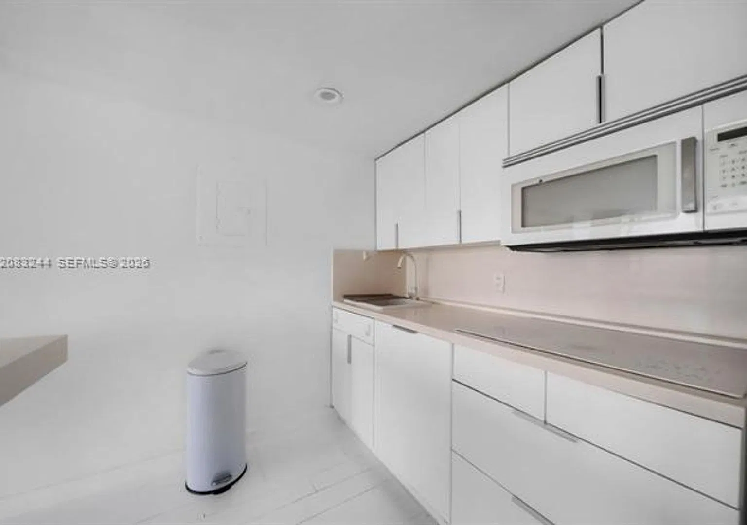 7601 E Treasure Dr cu-2016, North Bay Village, FL 33141 — Photo 1