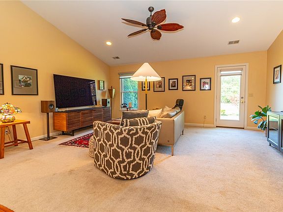 4th image of 138 Abbey Rd