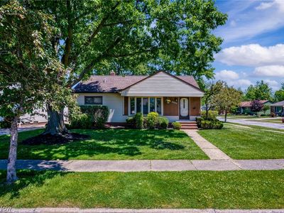1759 Chelmsford Rd, Mayfield Heights, OH, 44124