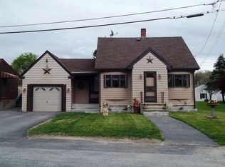 28 Greenwood Ave, Westport, MA 02790