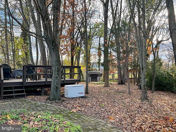 4th image of 2300 Manor Cir
