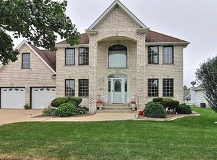 210 Crestview Ln, Dyer, IN 46311