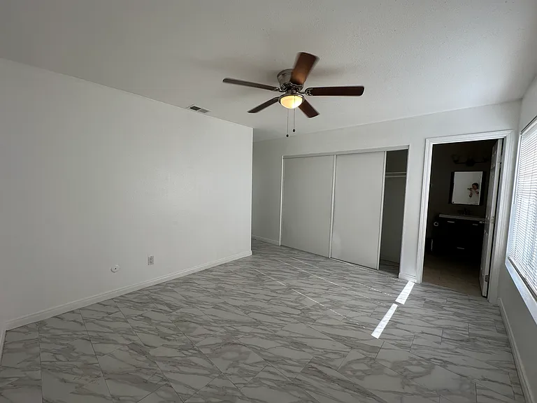 2625 Baltic Ave — Photo 22