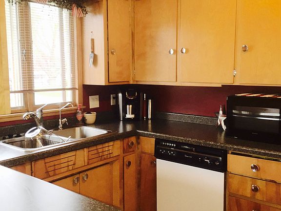 4th image of 575 Phelps St E