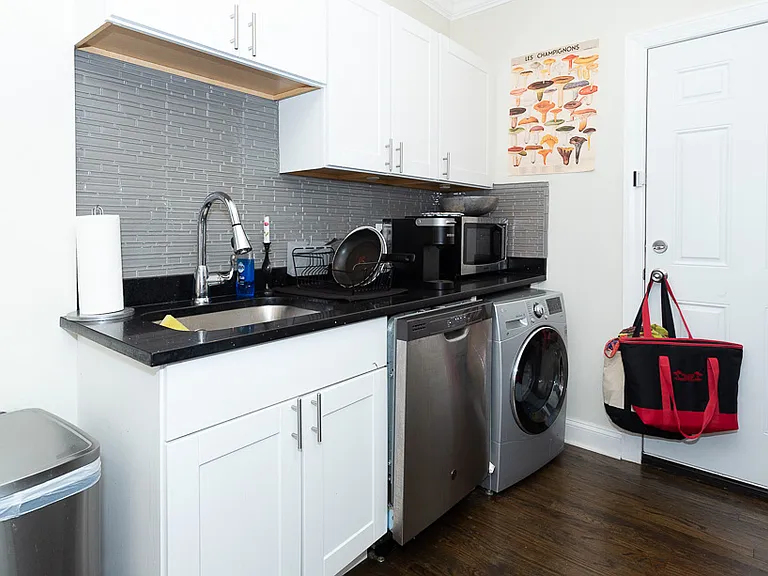 3819.5 N Greenview Ave #W3 — Photo 3