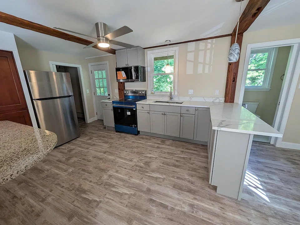 61 Island St #1