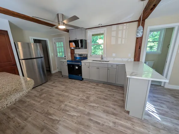 61 Island St #1, Wilton, NH 03086