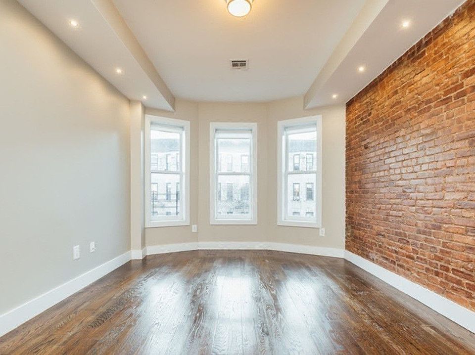 1st image of 205 Saint James Pl #3N