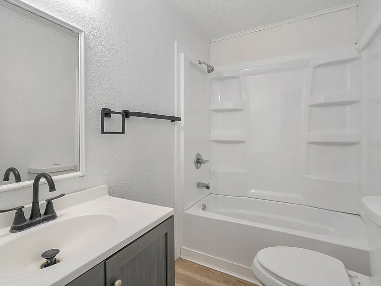 21 Larue St. Apartments — Photo 20