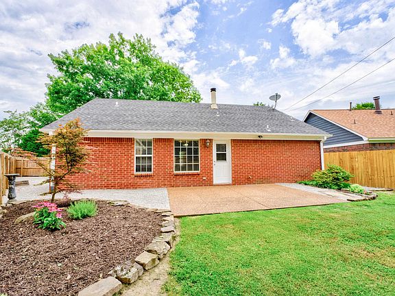 2nd image of 350 Port Douglas Cv