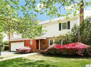 52 Reeve Rd, Rockville Centre, NY 11570